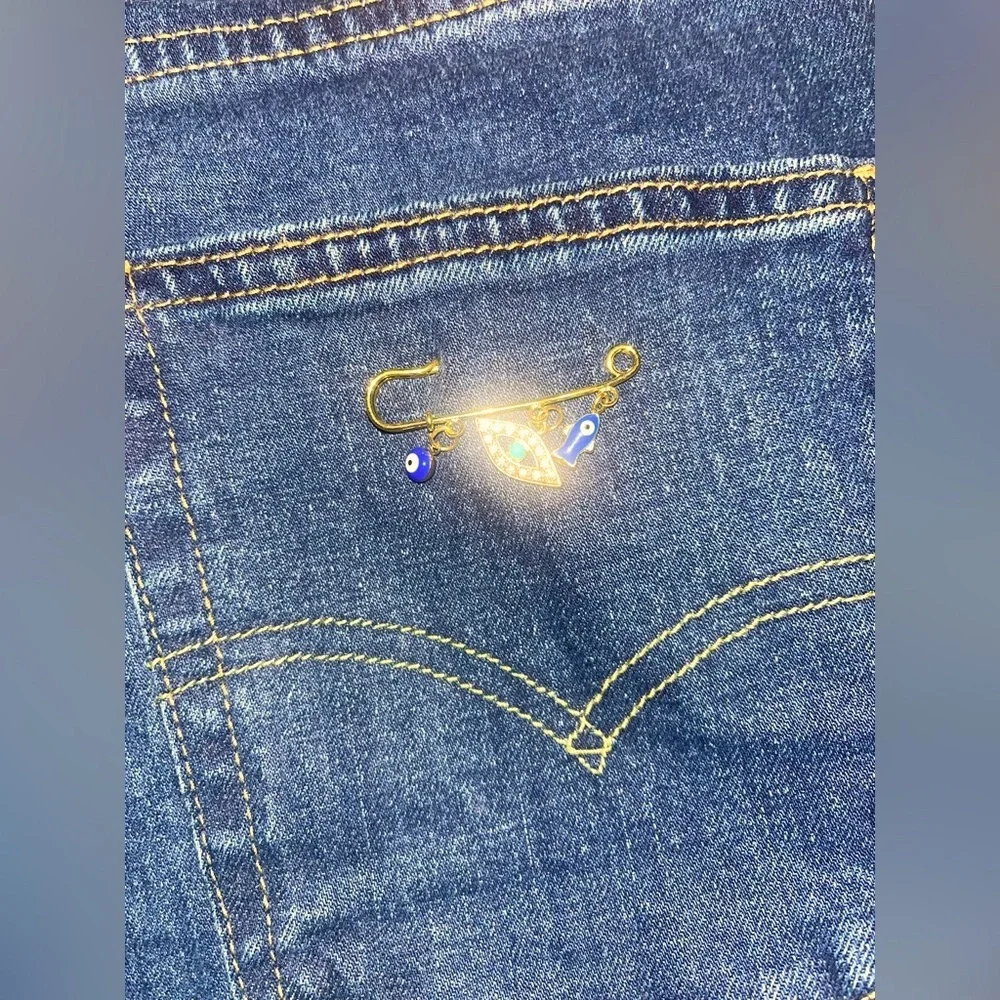 Men’s Levi jeans, W32 L34 dark denim designed by my daughter so the ONLY PAIR
